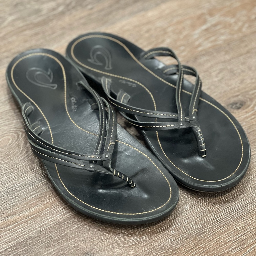 OluKai U’i women’s black leather sandals size 9, new / never worn without tags